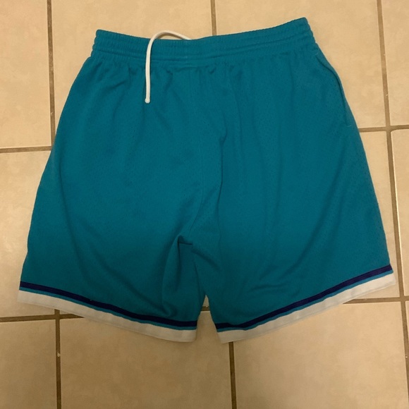 Mitchell & Ness Charolette Hornets Throwback Shorts - Picture 5 of 5